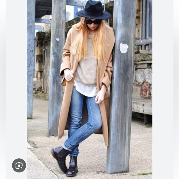 DR. MARTENS Flora Polished Smooth Chelsea Boot *NEW* - Picture 1 of 13